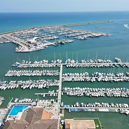 아파트 Golden Seaview Center 또레비에하
